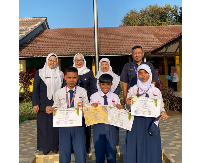 Foto Bersama siswa yang berprestasi