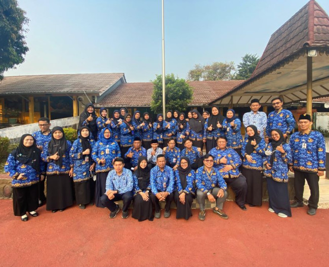 Foto Keluarga Besar SMPN 128