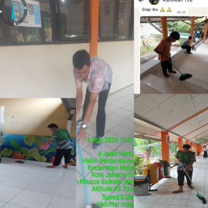 Semangat Tanpa Henti: Dedikasi Caraka Menjaga Kebersihan Sekolah