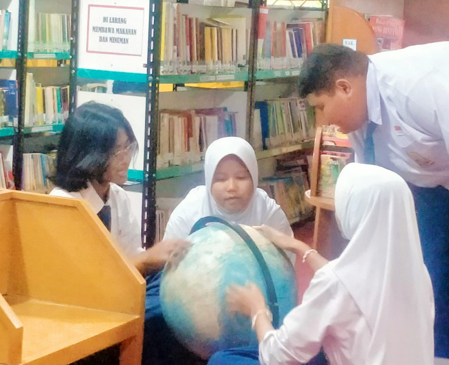 Mencari Negara di Peta Globe