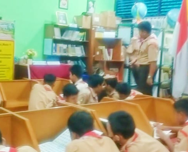 Kegiatan Literasi Baca di Perpustakaan Saung Baca Pintar