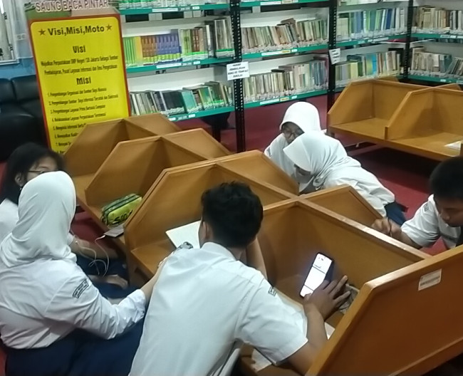 Kegiatan Literasi Diperpustakaan