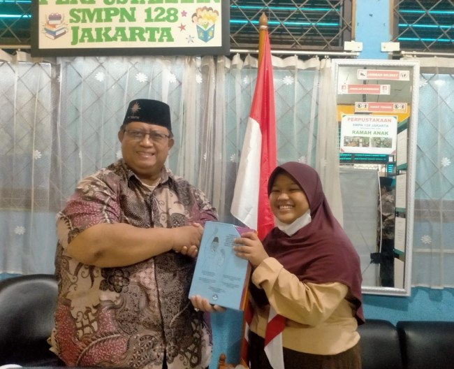 Kegiatan Serah Terima Hibah Buku