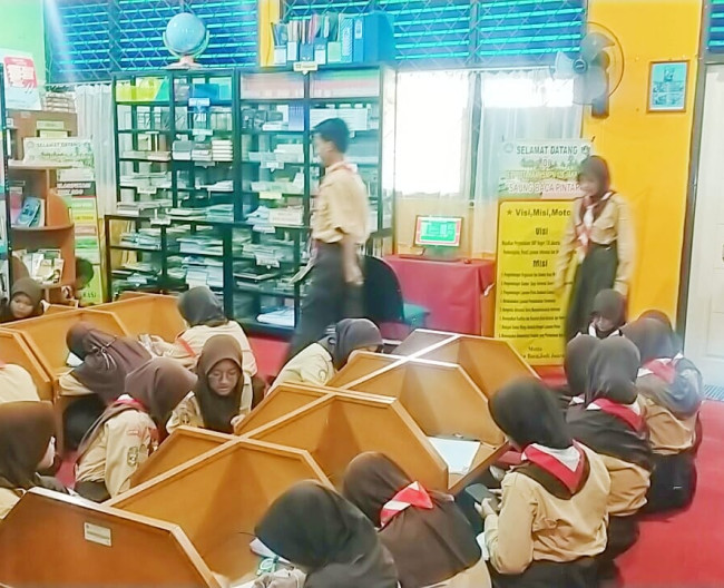 Kegiatan literasi di perpustakaan